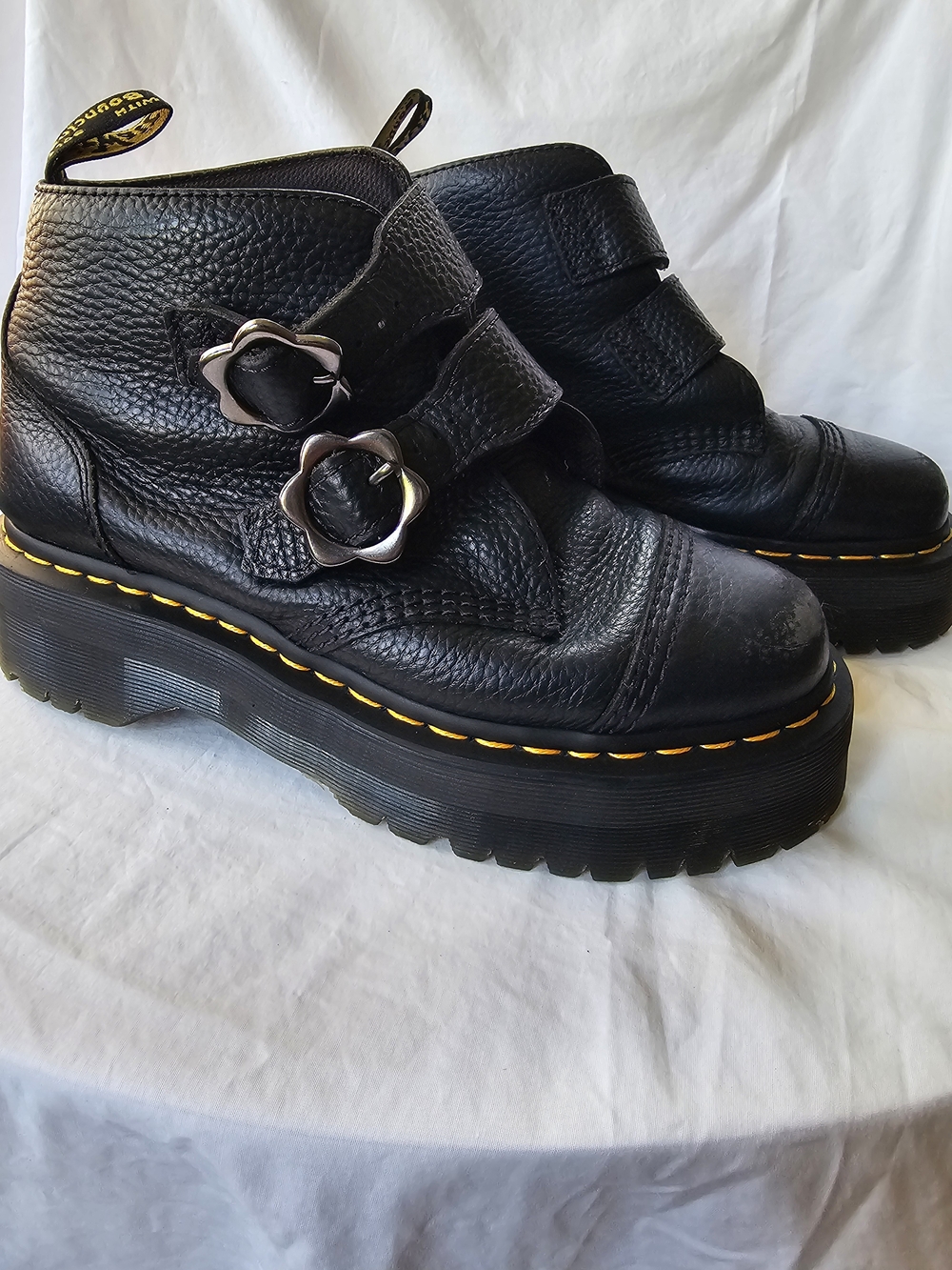 NWOT Dr. Martens Devon Flower Buckle Leather Platform Boots Black 8 USL - Picture 3 of 11